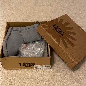 BRAND NEW! Ugg boots, comes with extra insoles!